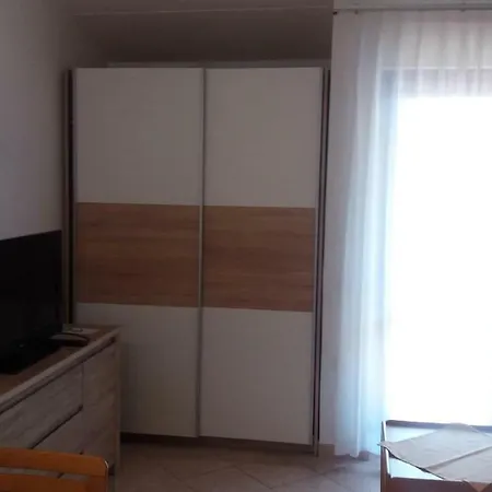 Apartment Studio Apartman Enya Miholascica
