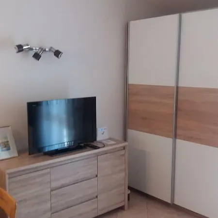 Apartment Studio Apartman Enya Miholascica